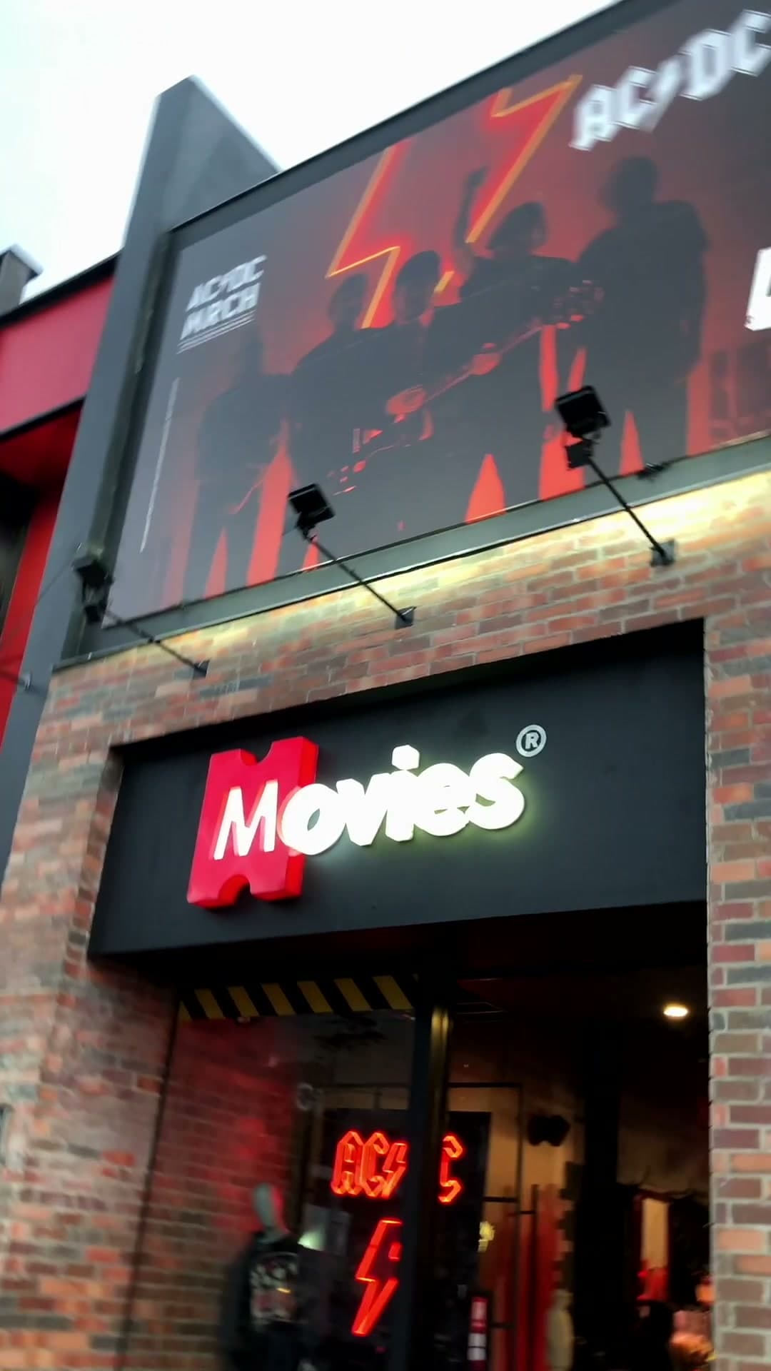 Lanzamiento AC/DC evento producción técnica Movies